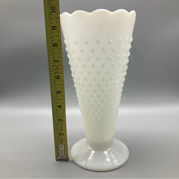 Anchor Hocking Milk Glass Hobnail Trumpet Vase/Wedding/Flower Arrangements /Gift - Picture 5 of 8
